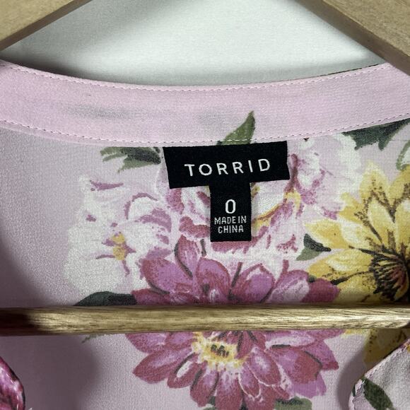 Torrid lexi chiffon hi-lo tunic blouse size 0 pink floral lightweight casual - Picture 3 of 5